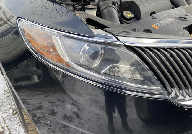 Used OEM RH Headlight fits 2013-2016 Lincoln MKS DA5Z13008A