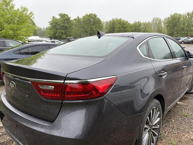 Used OEM RH Taillight fits 2017-2019 Kia Cadenza 92402F6020