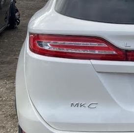 Used OEM LH Driver Side Taillight fits 2015-2019 Lincoln MKC EJ7B13B433AA EJ7B13B433AB